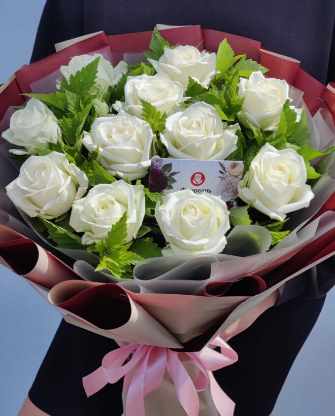 букет из белых роз с доставкой на дом в гомеле